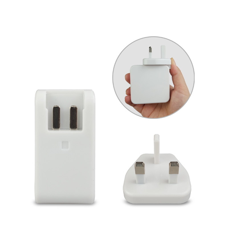 3口USB轉(zhuǎn)換頭充電器-ST390